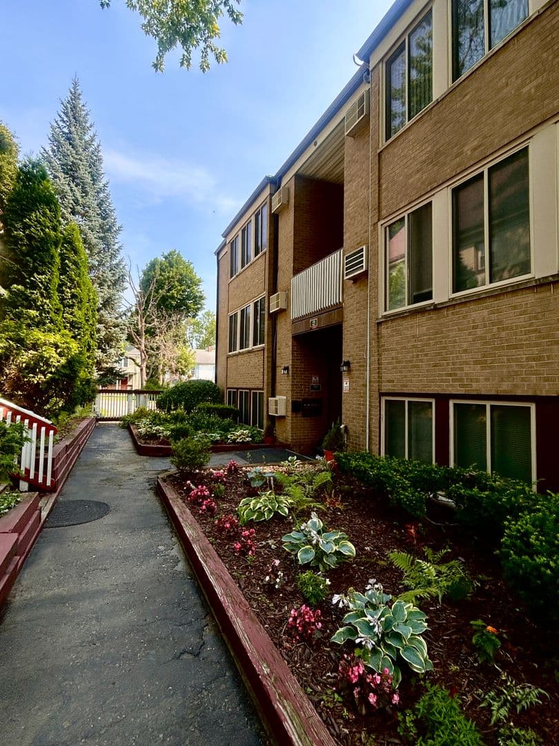 Ypsilanti Apartment: 119-125 Perrin Street