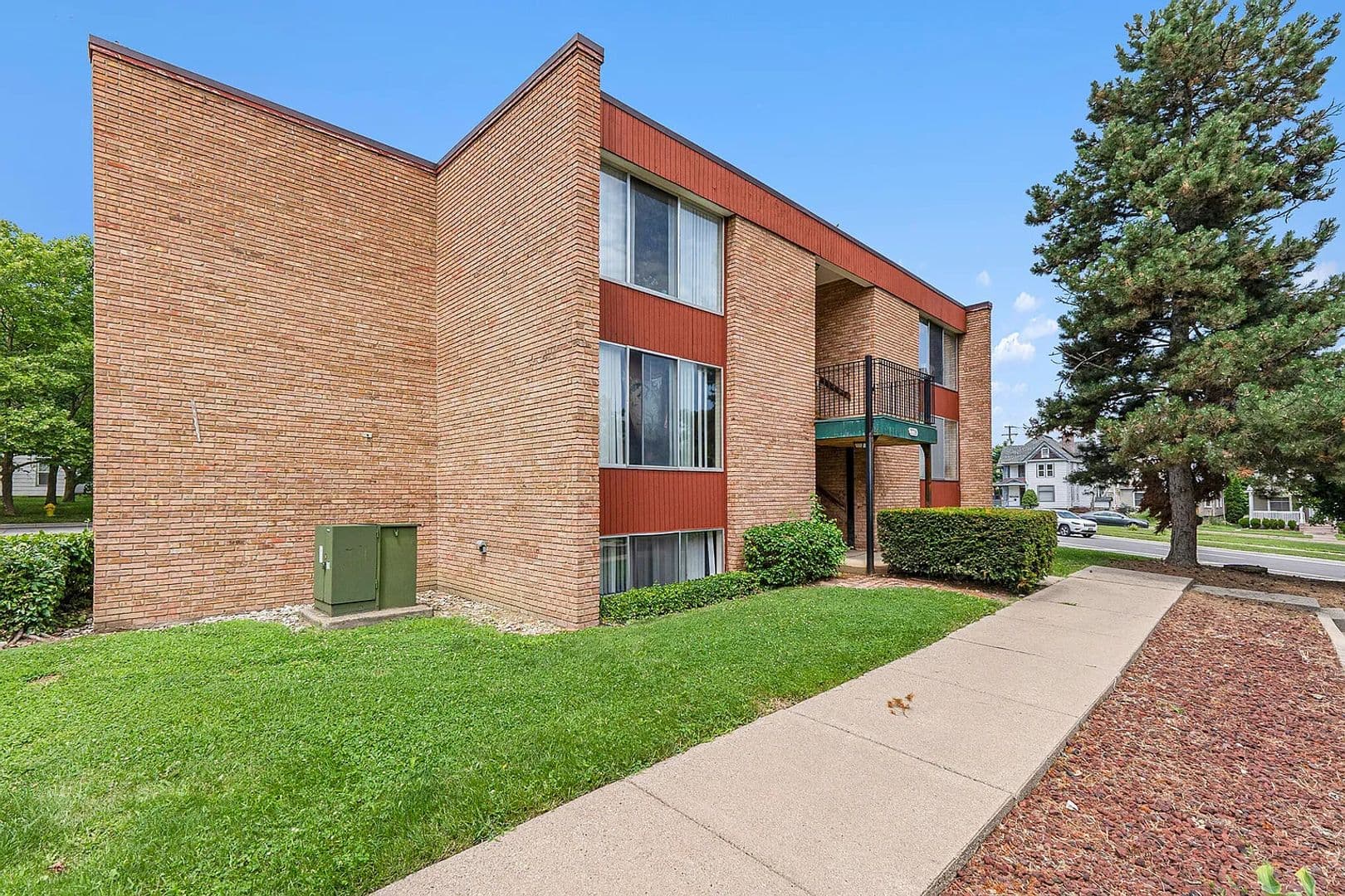 Ypsilanti Apartment: 715-777 Washtenaw Road