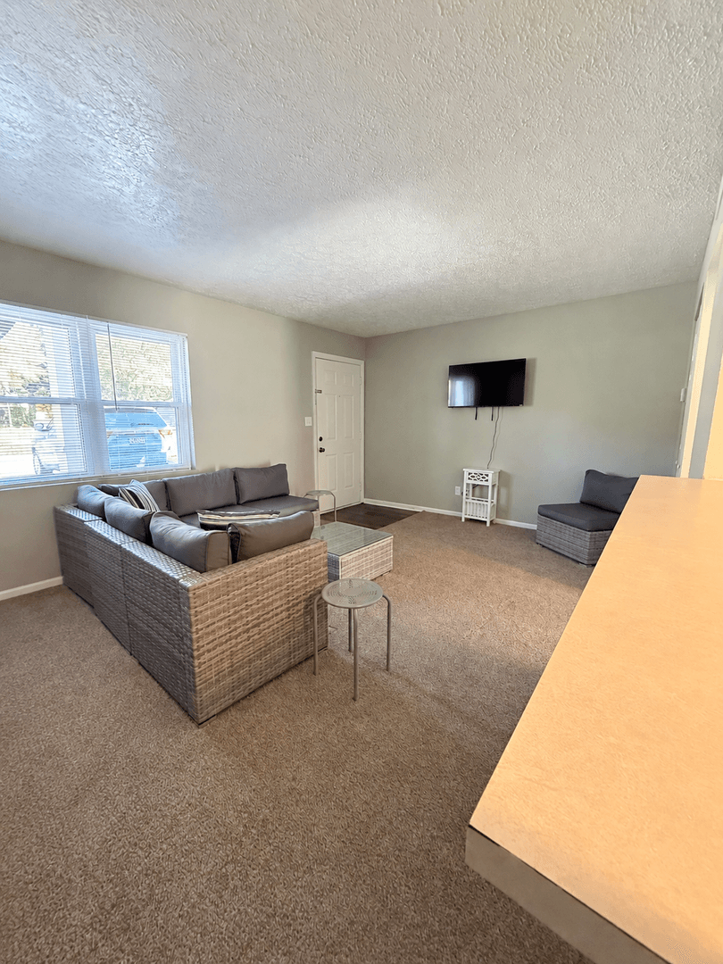Savannah Apartment: 1901 Kingstown Drive