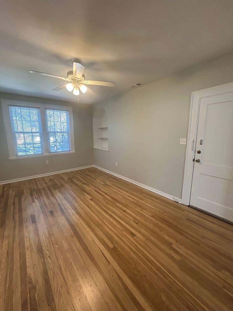 Savannah Apartment: 703 East 41st Street