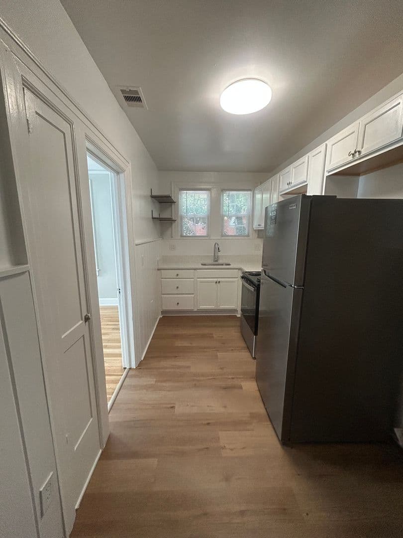 Savannah Apartment: 703 East 41st Street