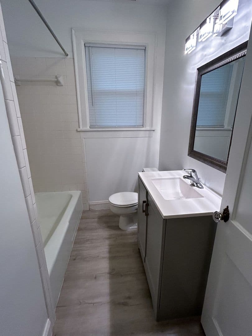 Savannah Apartment: 505 East 51st Street