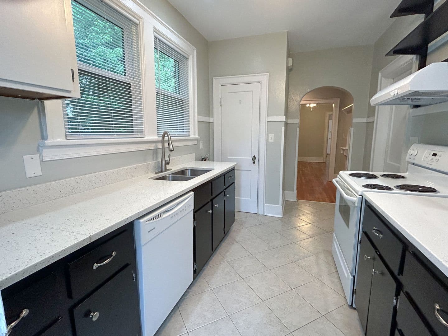 Savannah Apartment: 505 East 51st Street