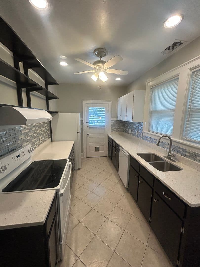 Savannah Apartment: 505 East 51st Street