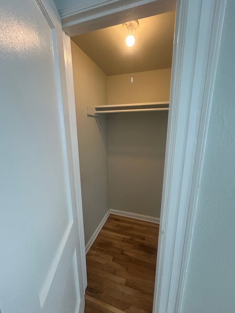 Savannah Apartment: 703 East 41st Street
