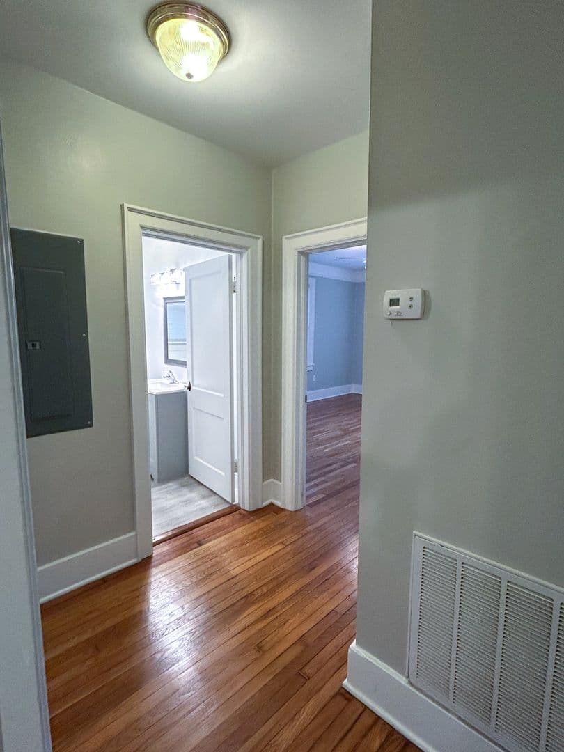 Savannah Apartment: 505 East 51st Street
