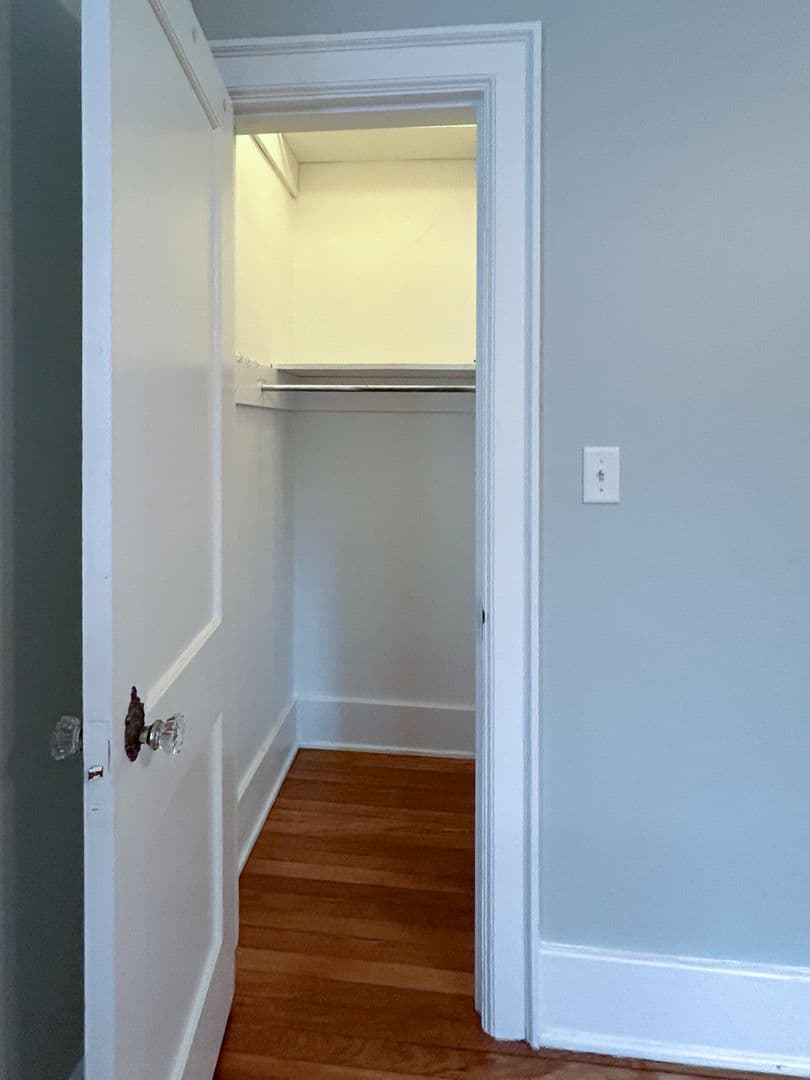 Savannah Apartment: 505 East 51st Street