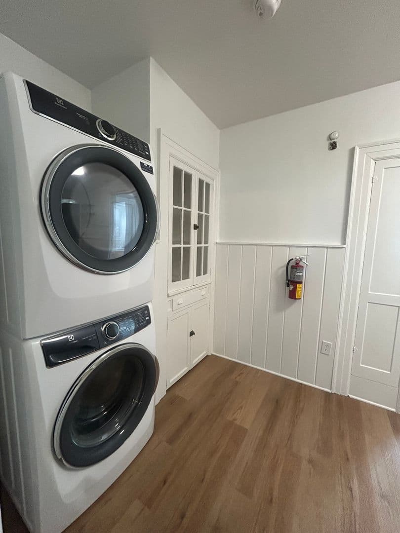 Savannah Apartment: 703 East 41st Street