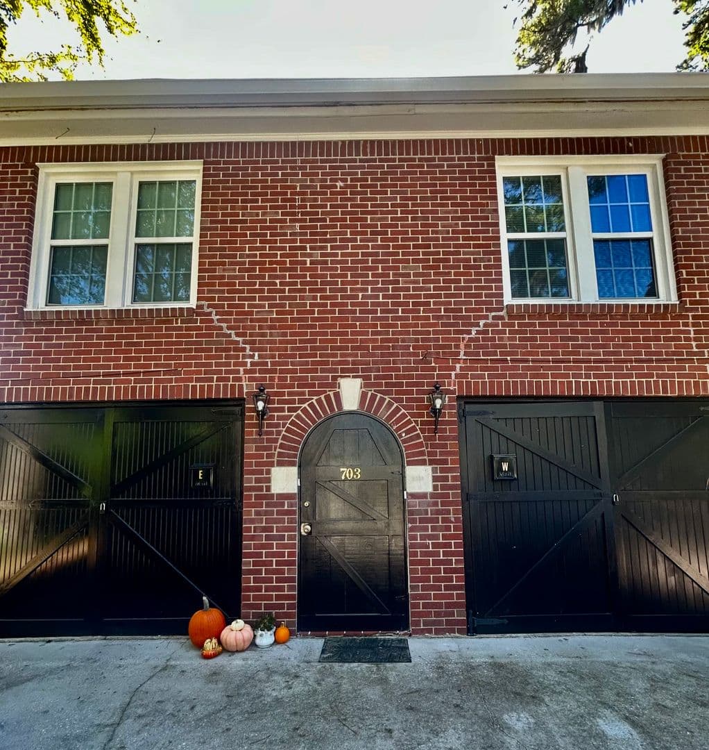 Savannah Apartment: 703 East 41st Street