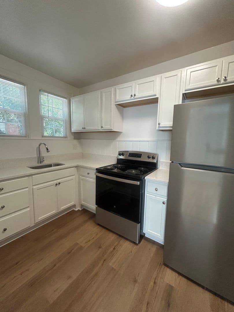Savannah Apartment: 703 East 41st Street