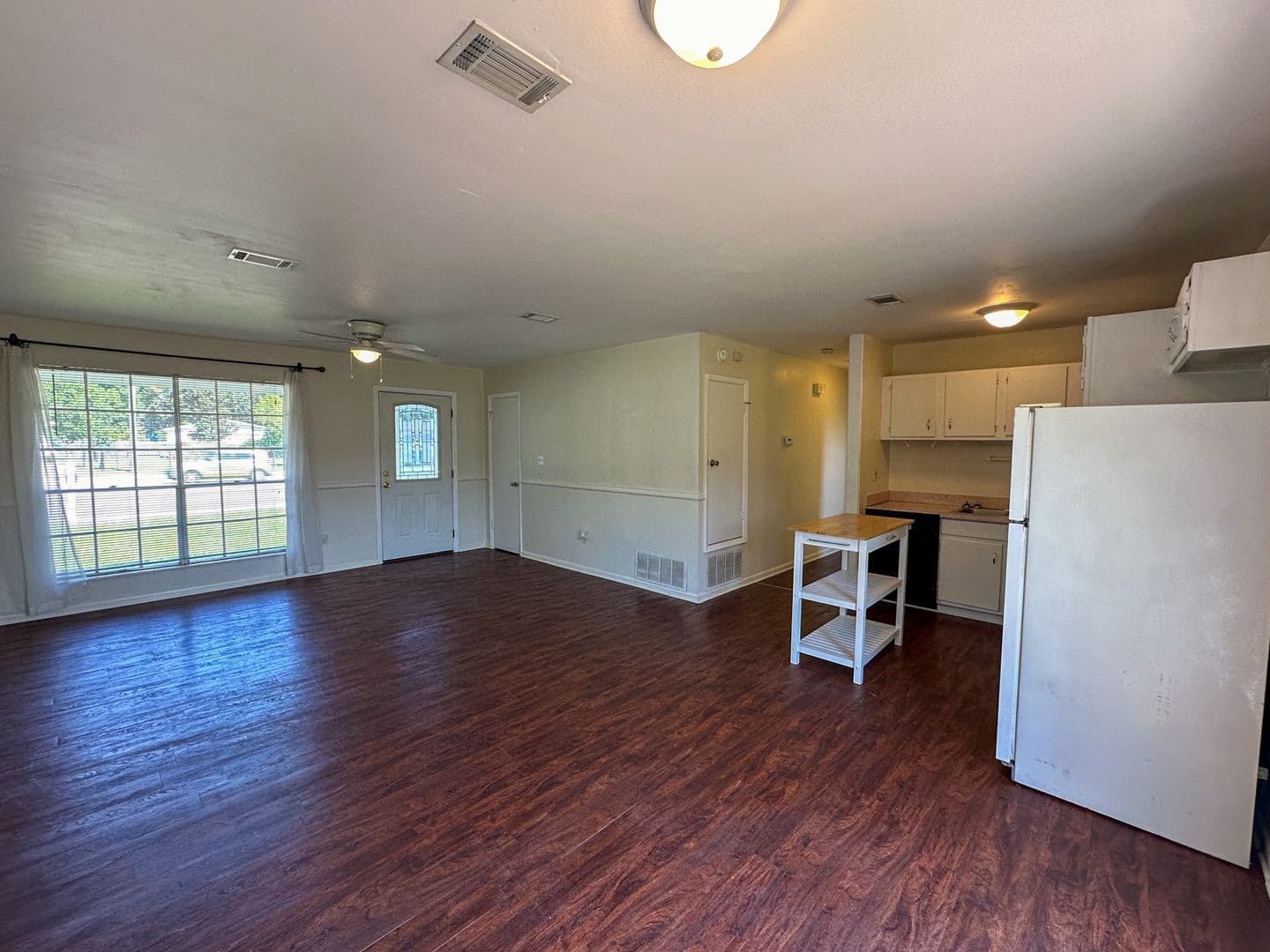 Pensacola House: 279 Airport Blvd