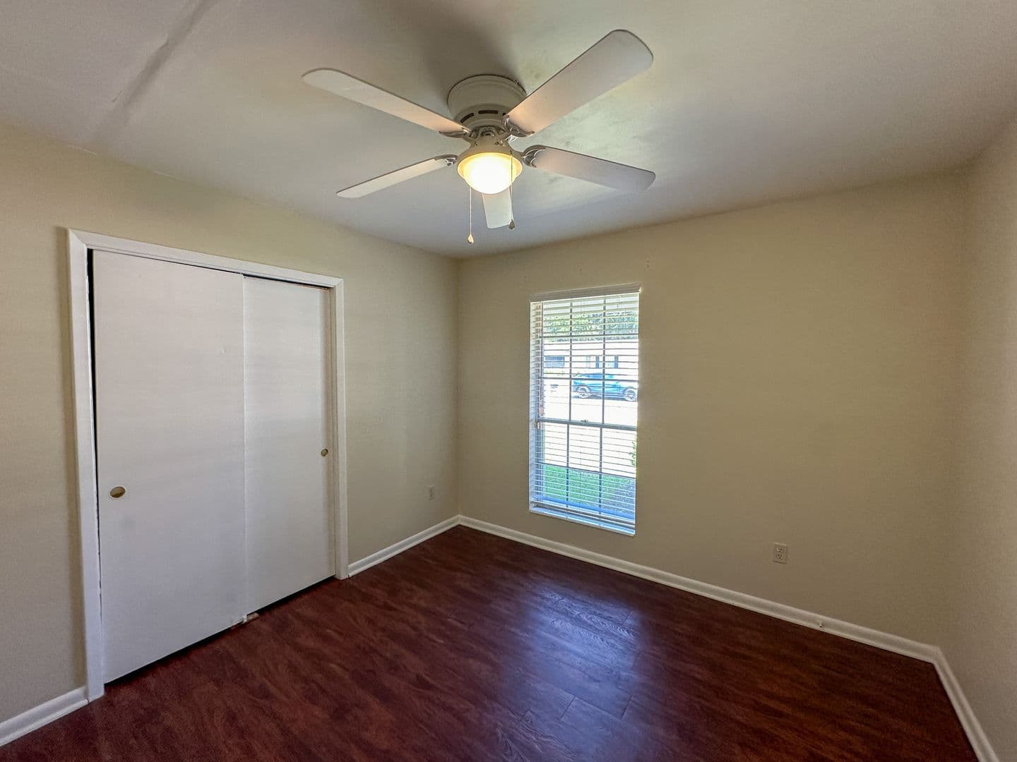 Pensacola House: 279 Airport Blvd
