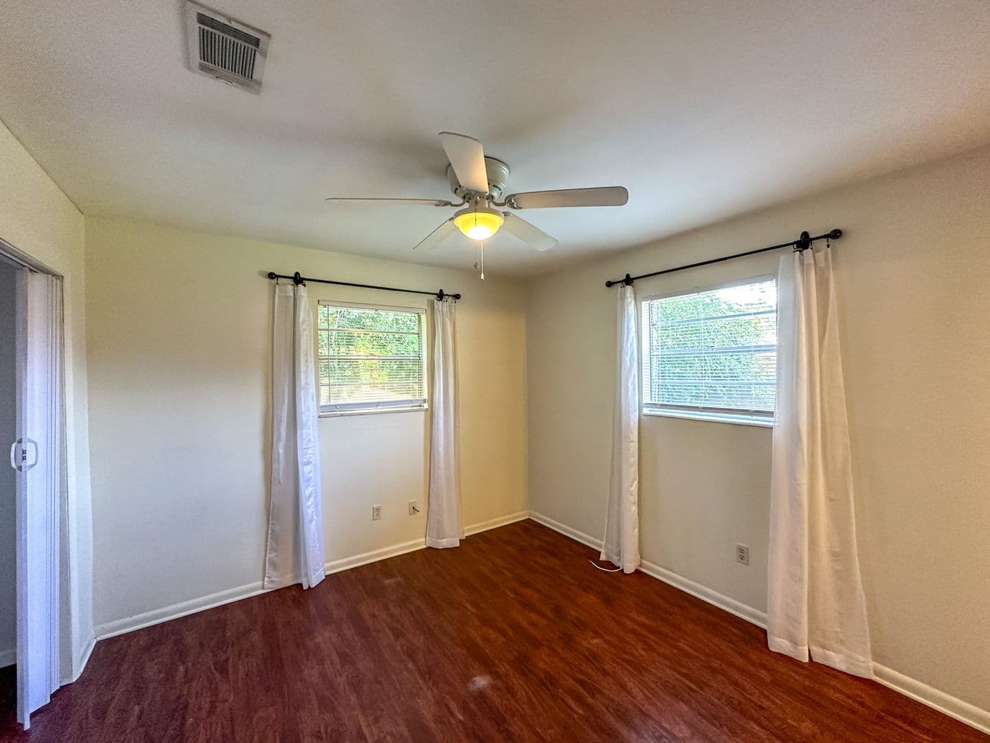 Pensacola House: 279 Airport Blvd
