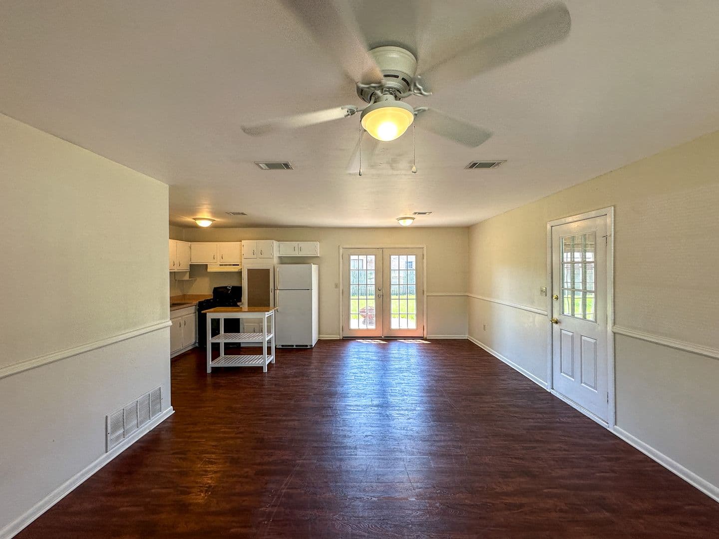 Pensacola House: 279 Airport Blvd