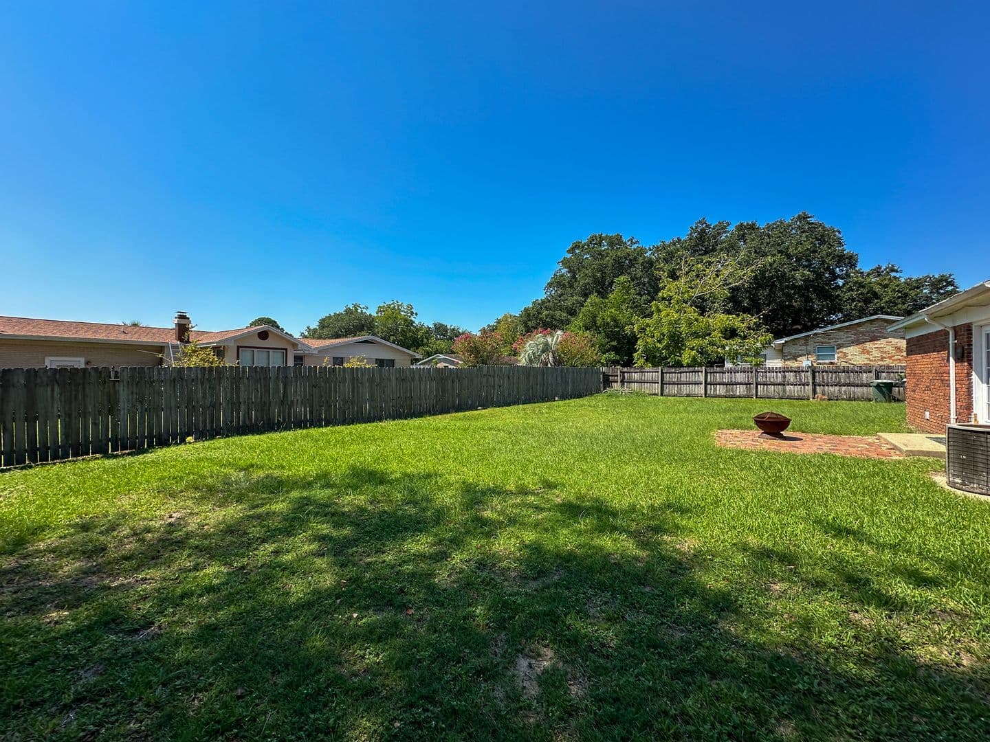 Pensacola House: 279 Airport Blvd
