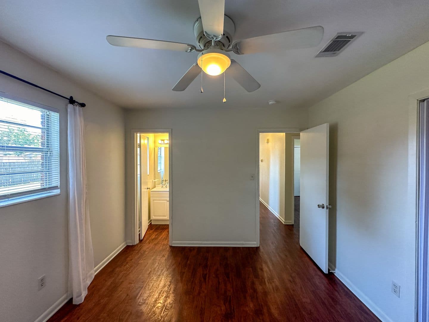 Pensacola House: 279 Airport Blvd