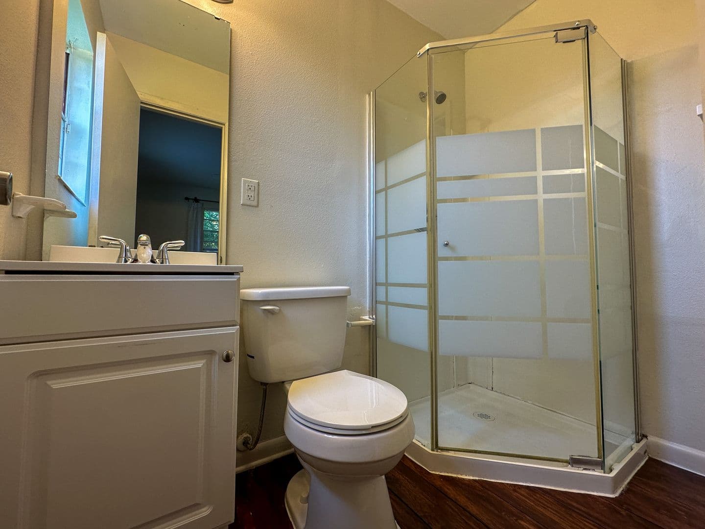 Pensacola House: 279 Airport Blvd