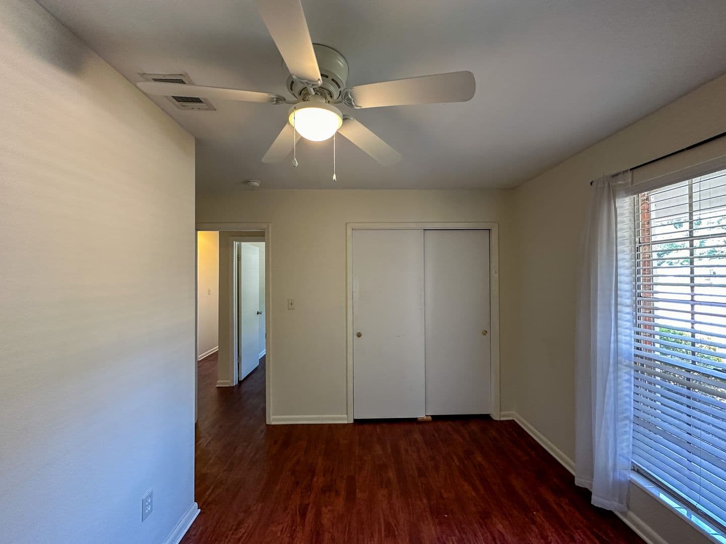 Pensacola House: 279 Airport Blvd