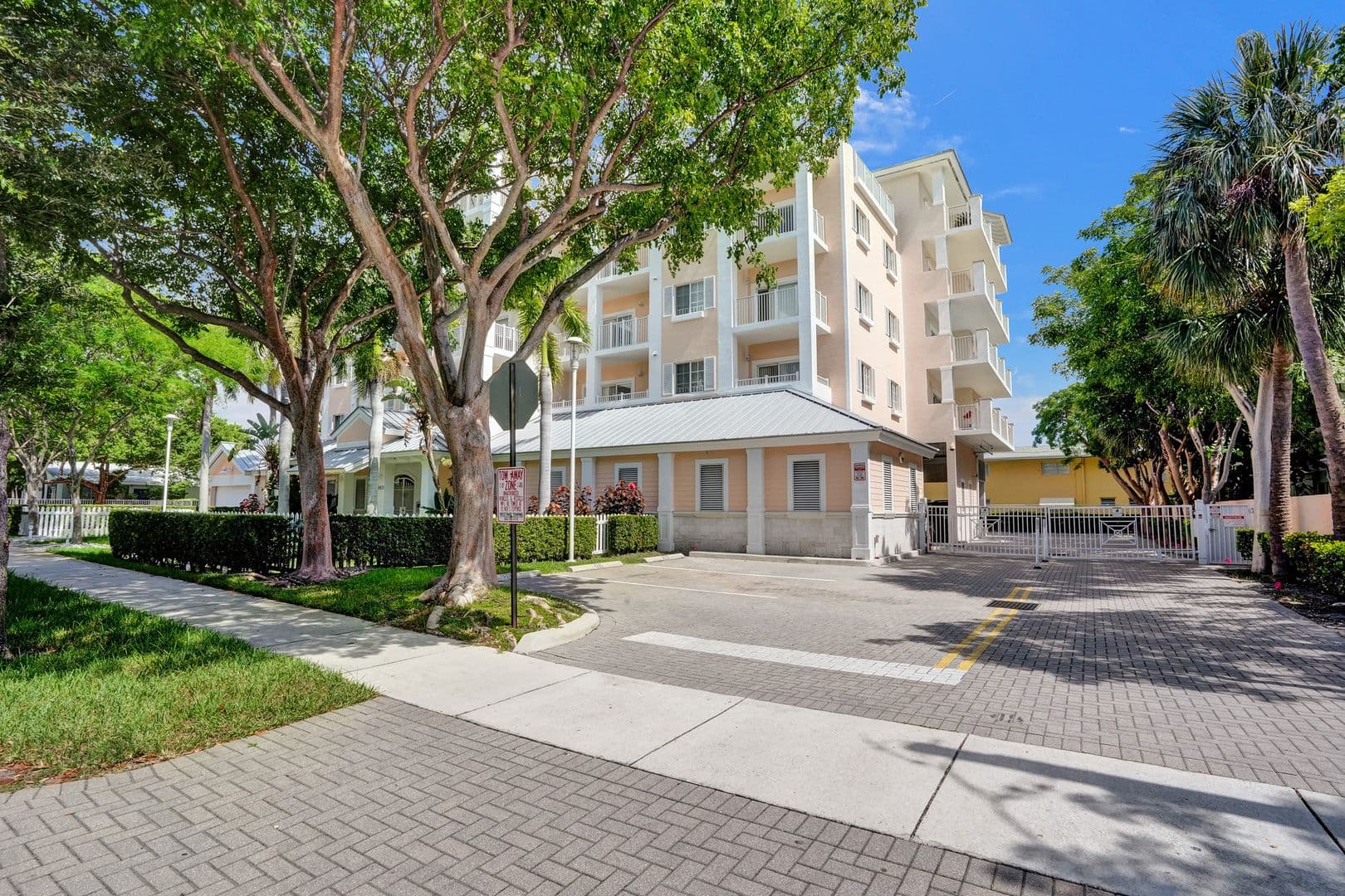 Deerfield Beach House: 1931 NE 2nd Street