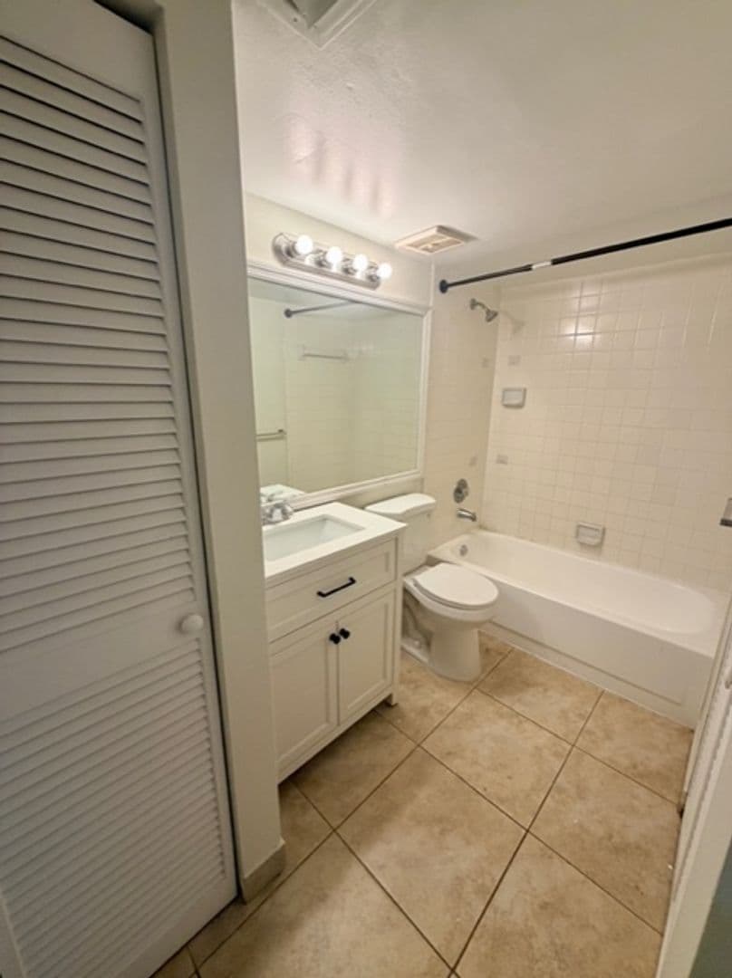 West Palm Beach Condo: 19216 Glenmoor Drive - 19216