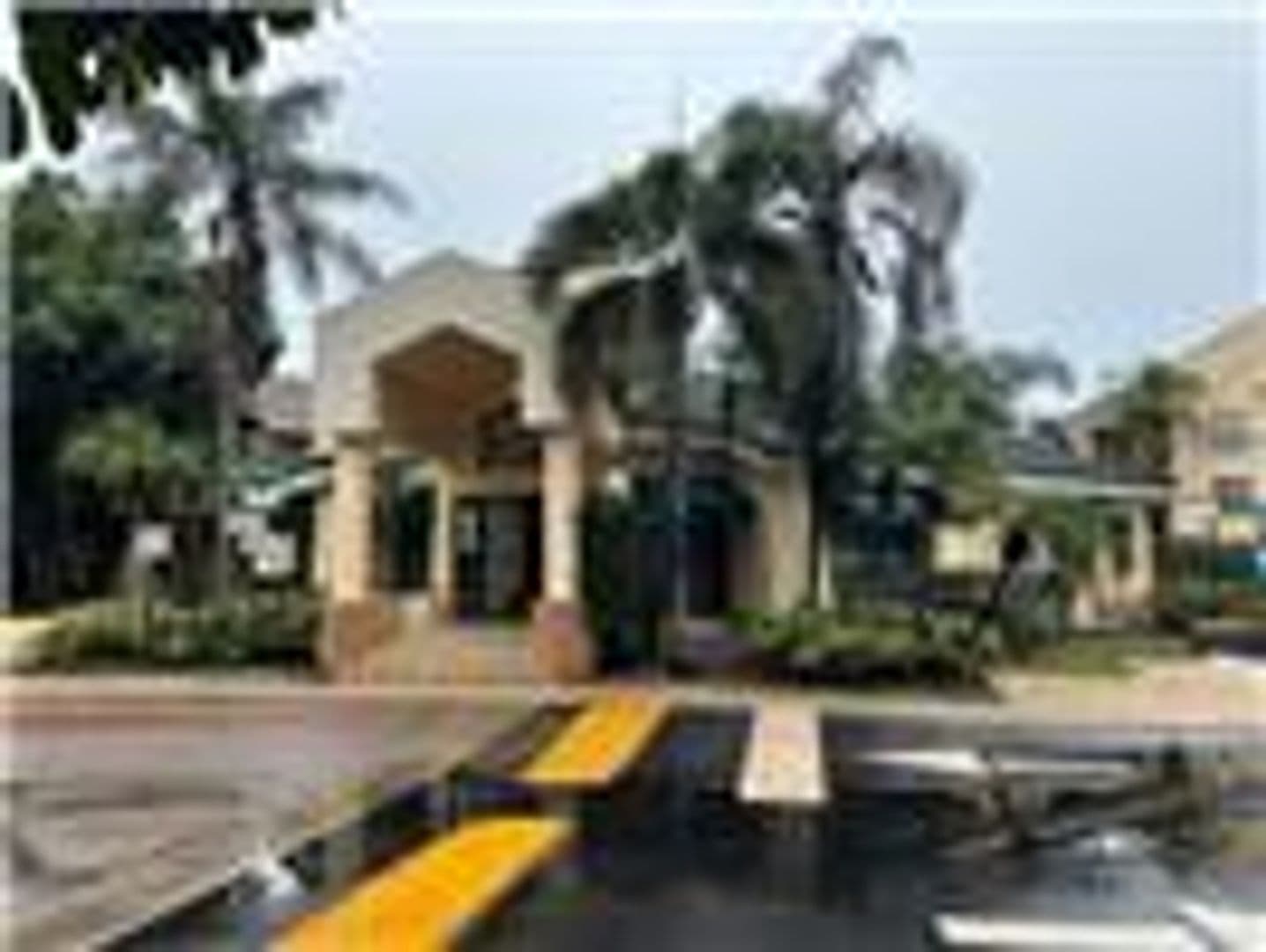 Sunrise Apartment: 9999 Summerbreeze Dr #615