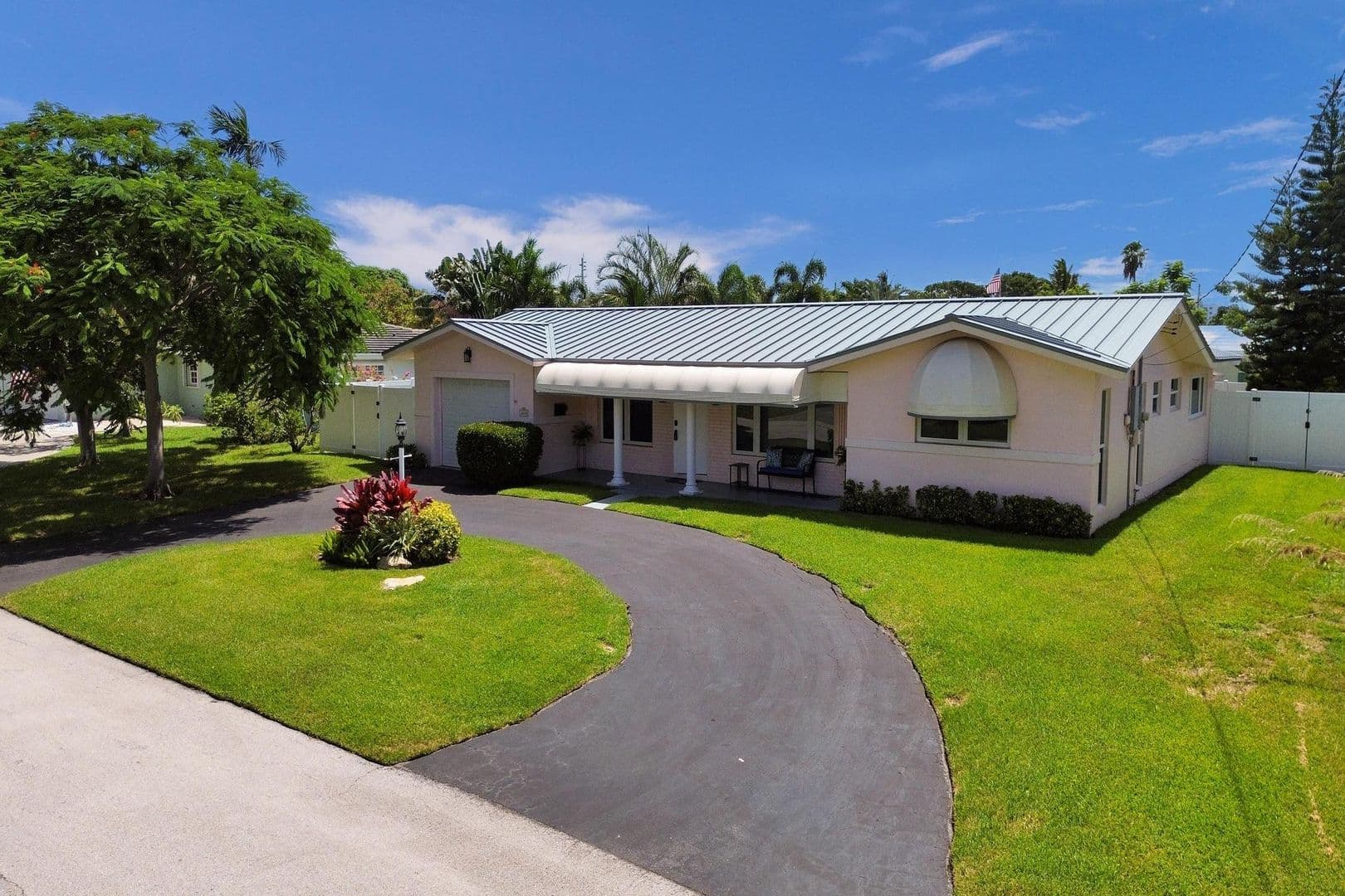 Deerfield Beach House: 1014 SE 14th Avenue