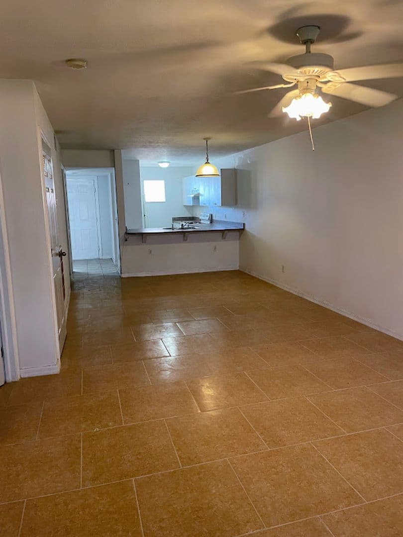 Cape Coral Apartment: 721 SW 36th St