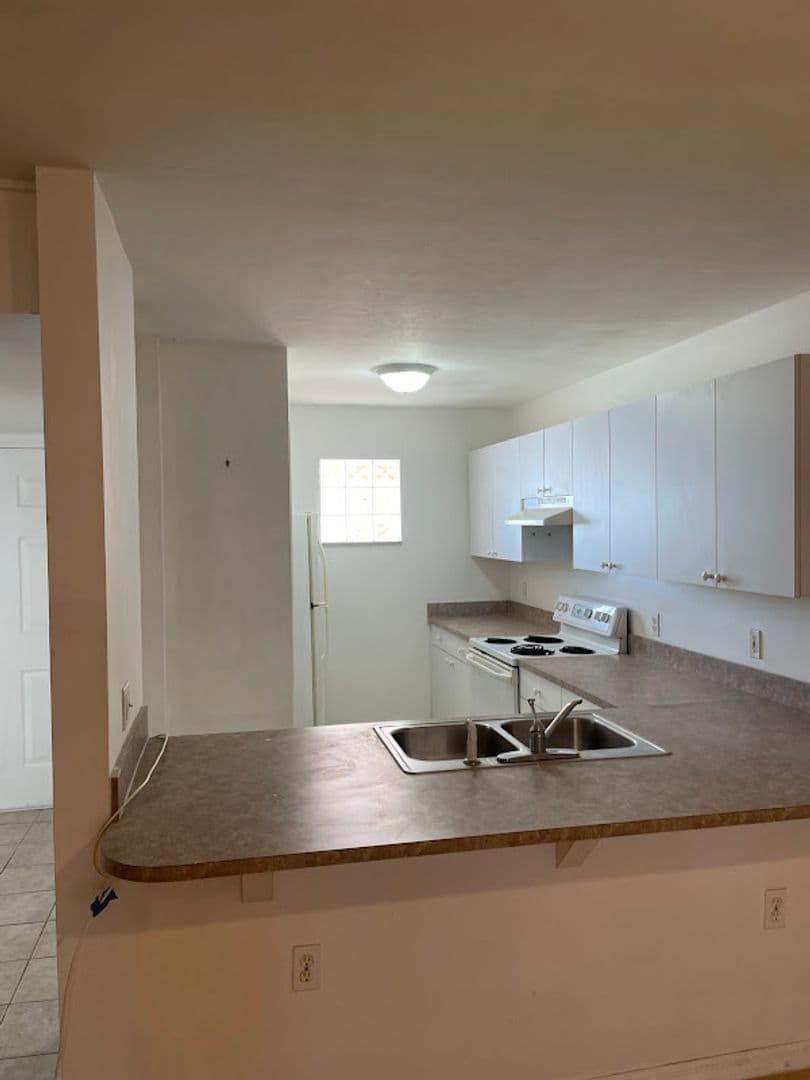 Cape Coral Apartment: 721 SW 36th St