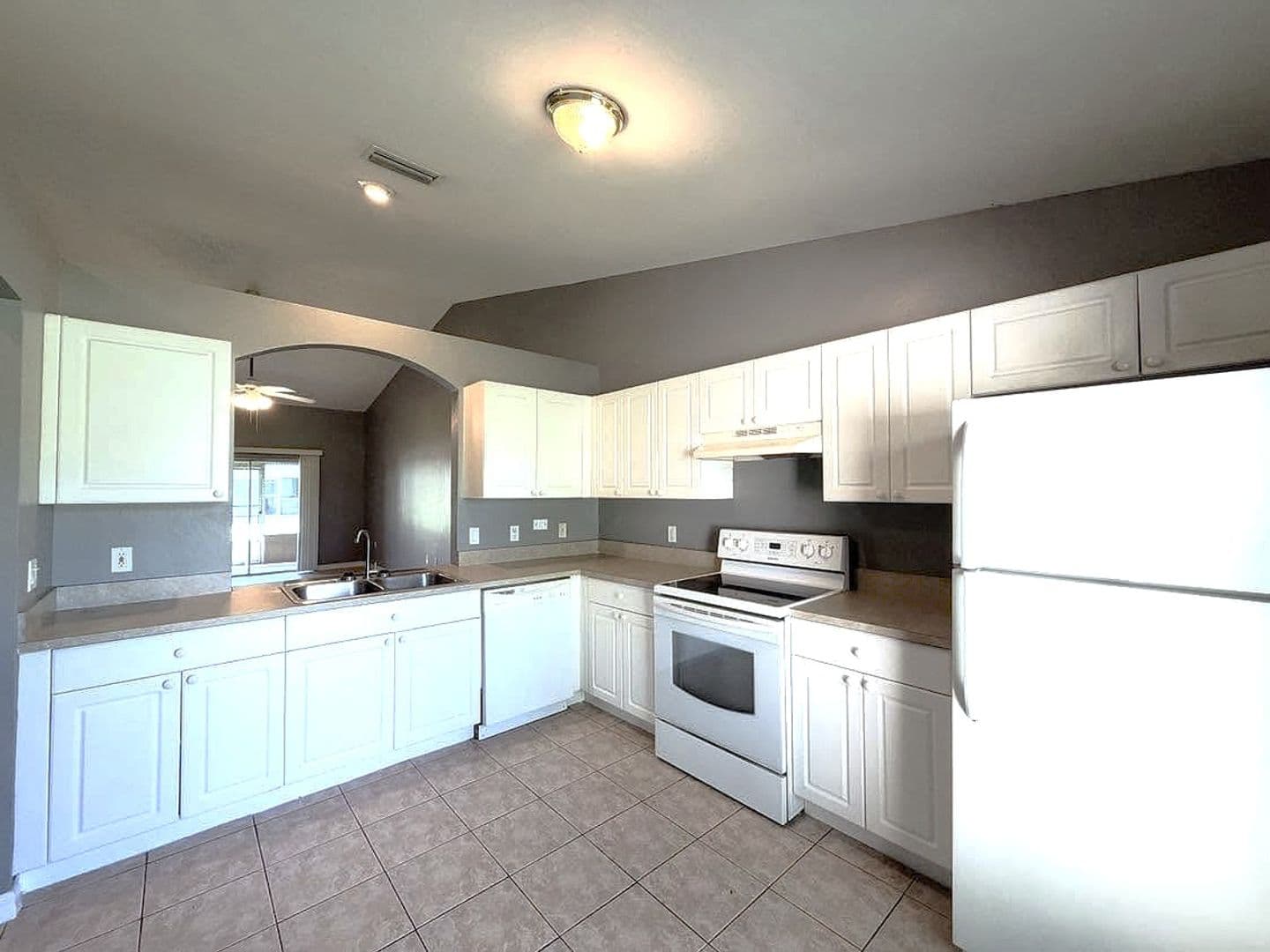 Cape Coral House: 513 NE 24th Ave
