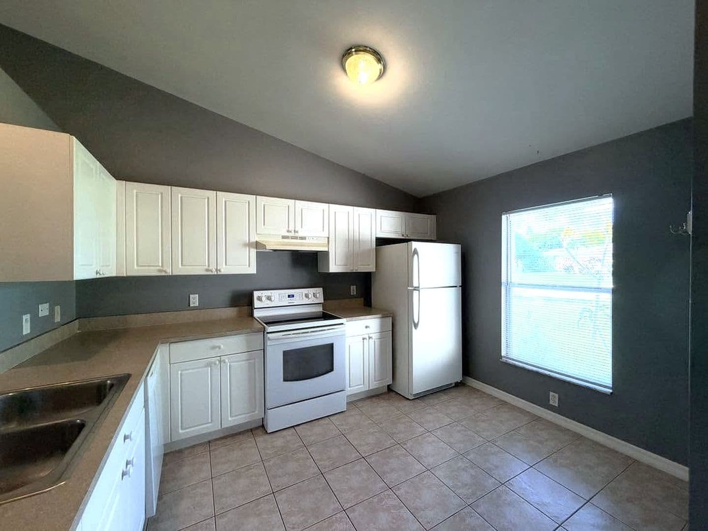 Cape Coral House: 513 NE 24th Ave