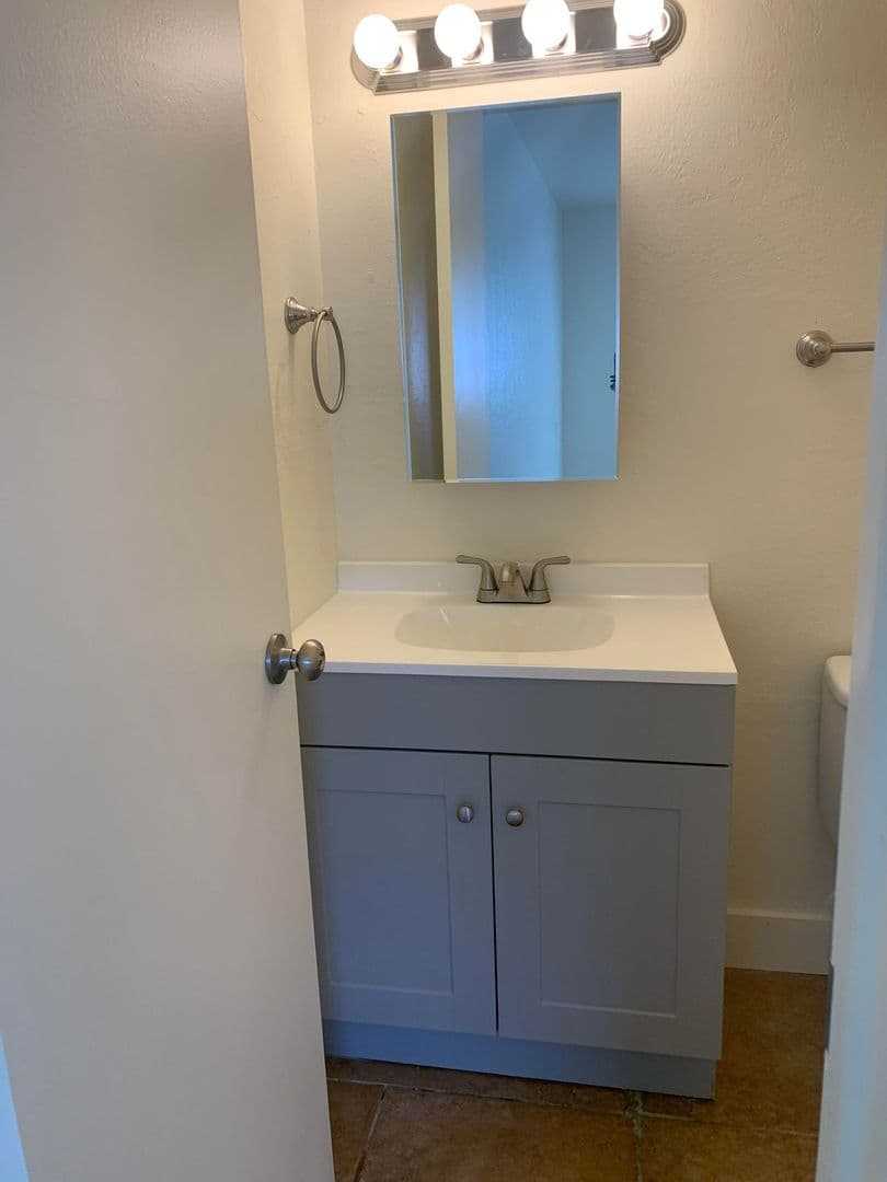 Fort Myers House: 2135 Virginia Ave Unit 14