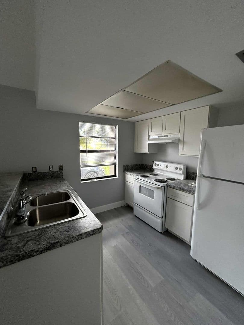 Cape Coral Apartment: 2829 Santa Barbara Blvd