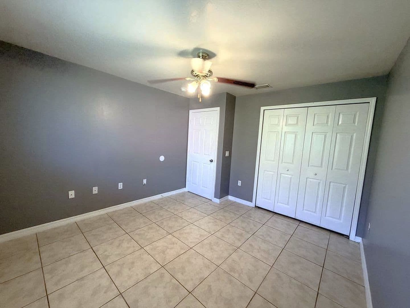 Cape Coral House: 513 NE 24th Ave