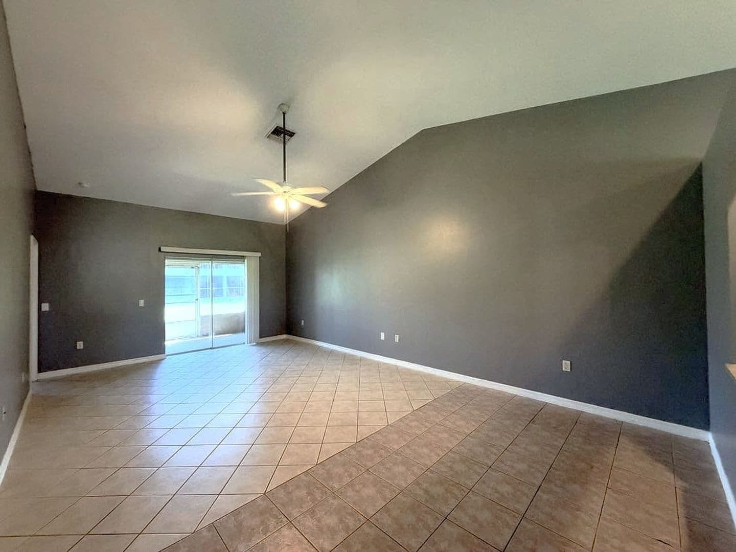 Cape Coral House: 513 NE 24th Ave