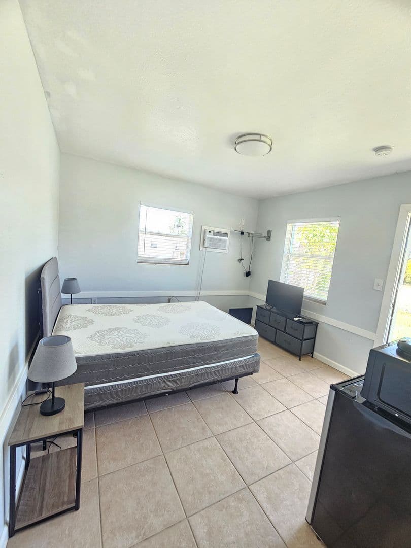 Ft. Myers Apartment: 14621 McGregor Blvd.