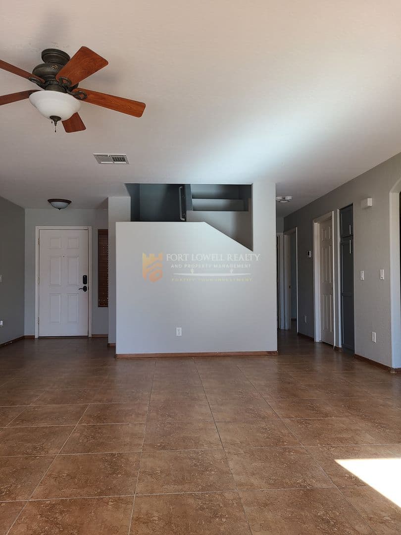 Buckeye House: 22263 W Shadow Dr