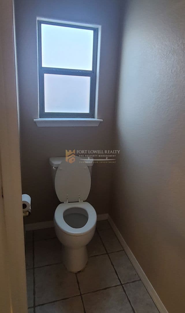 Glendale House: 7323 N 82nd Ave