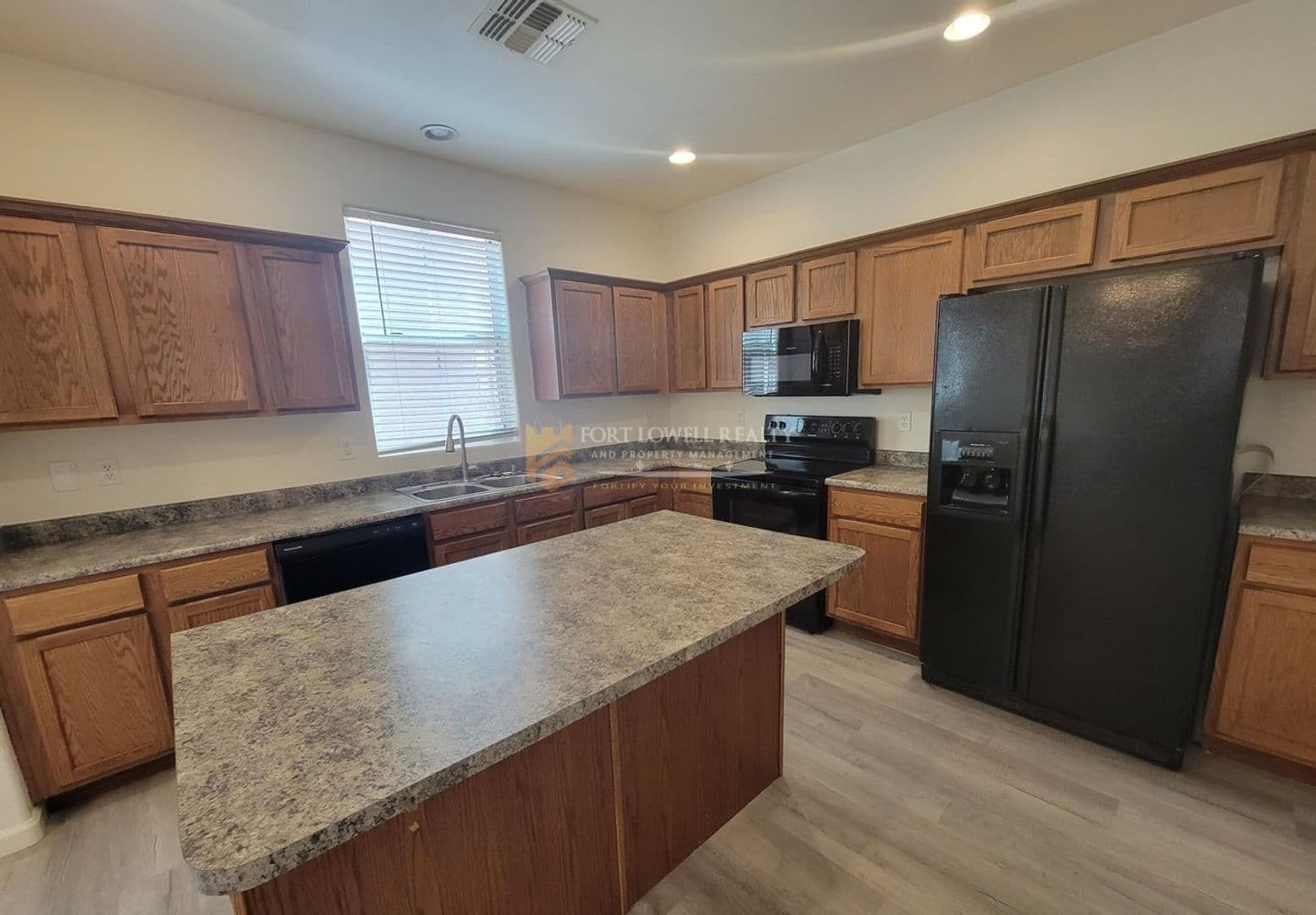 Laveen House: 7226 S 48th Glen