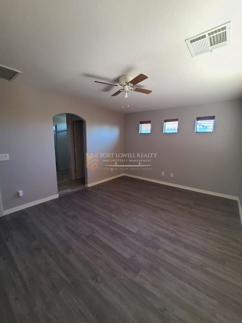Buckeye House: 22263 W Shadow Dr