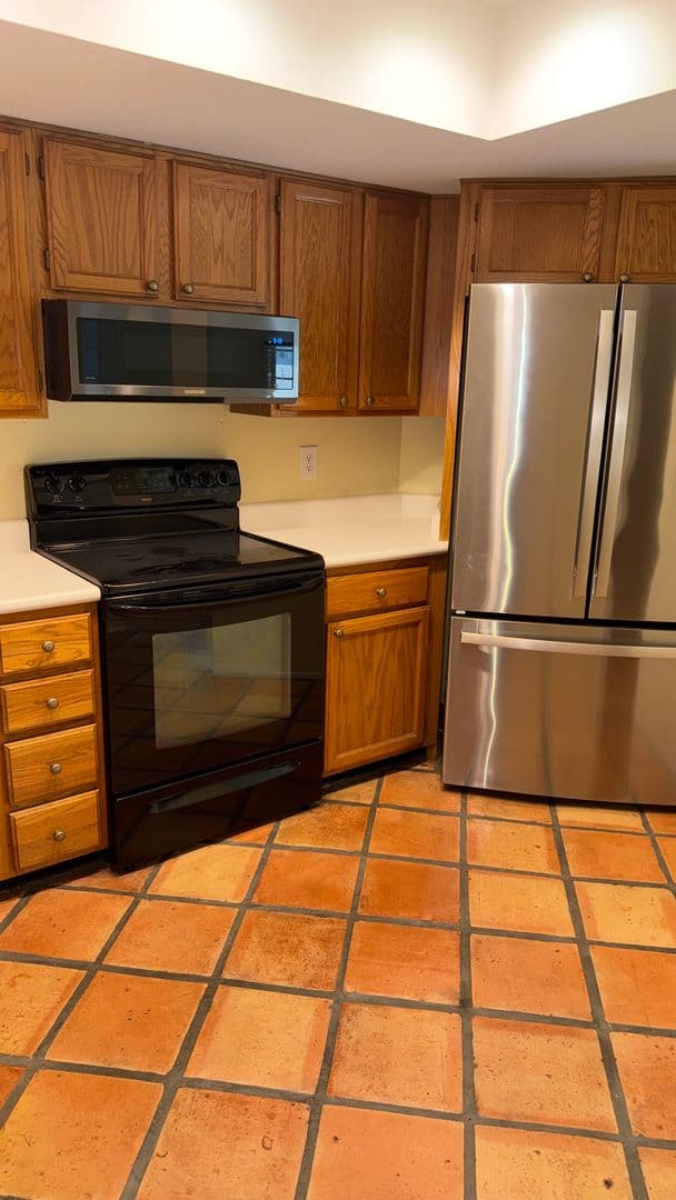 Phoenix Townhome: 9801 N. 5th St
