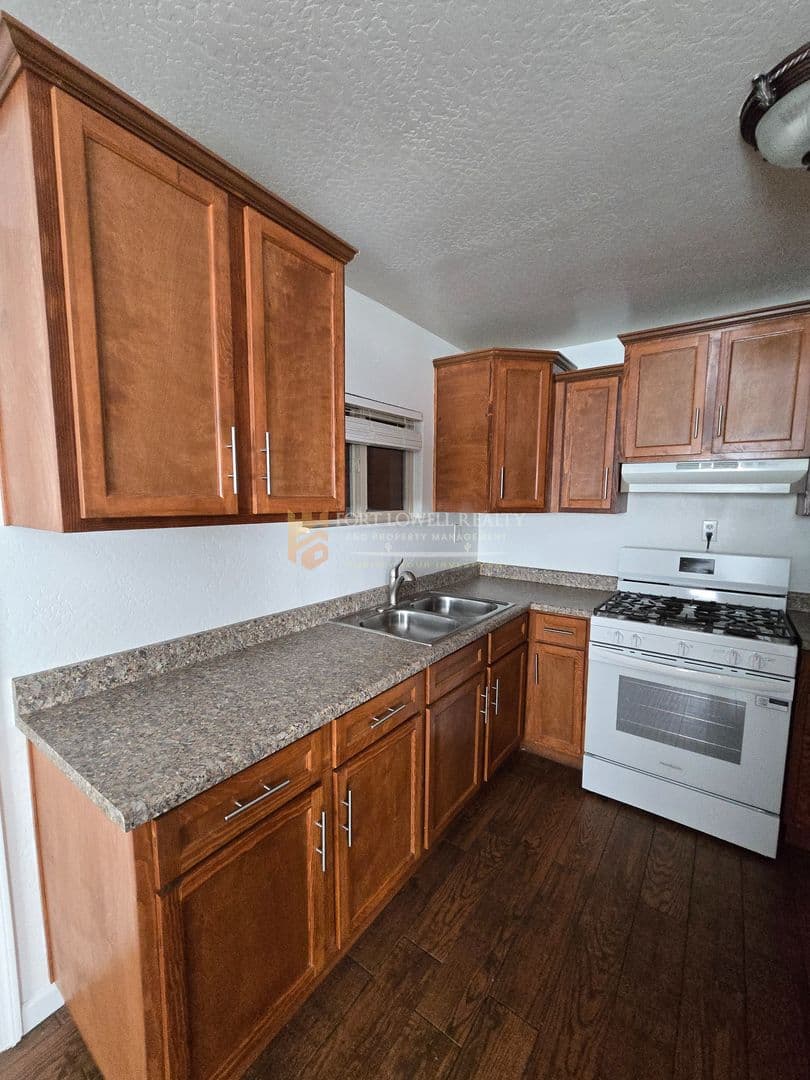 Avondale Apartment: 6 E Hill Dr Apt A
