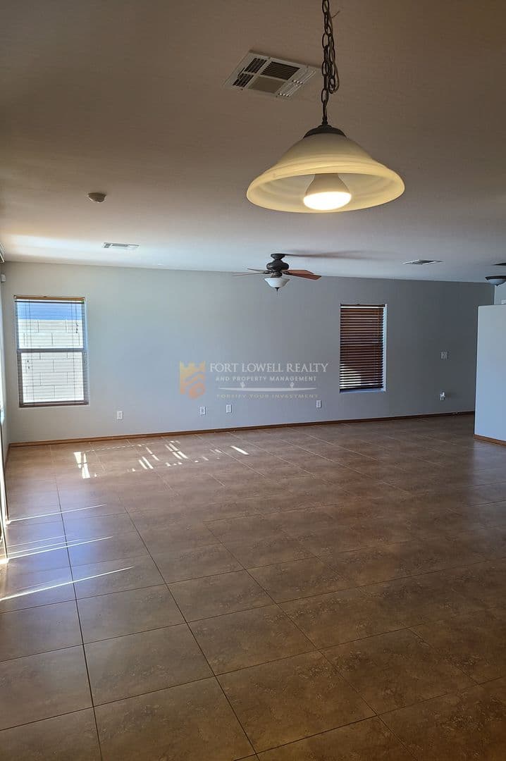 Buckeye House: 22263 W Shadow Dr