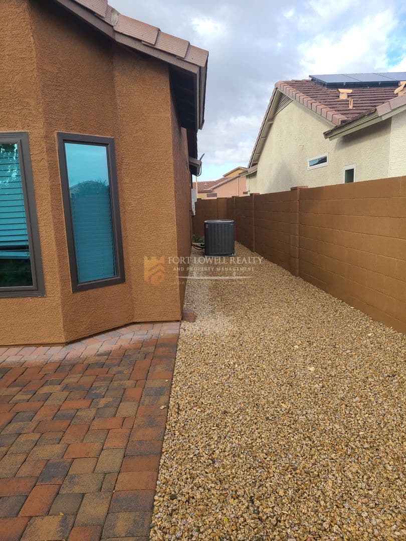 Surprise House: 17407 N Larkspur Lane