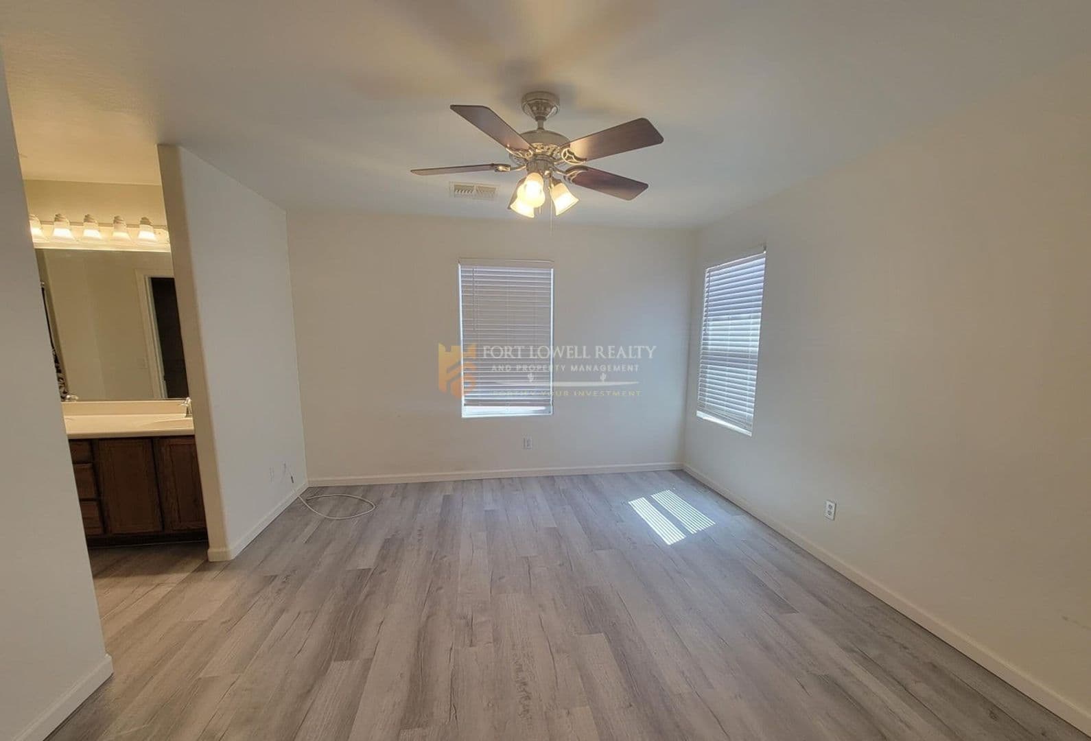 Laveen House: 7226 S 48th Glen