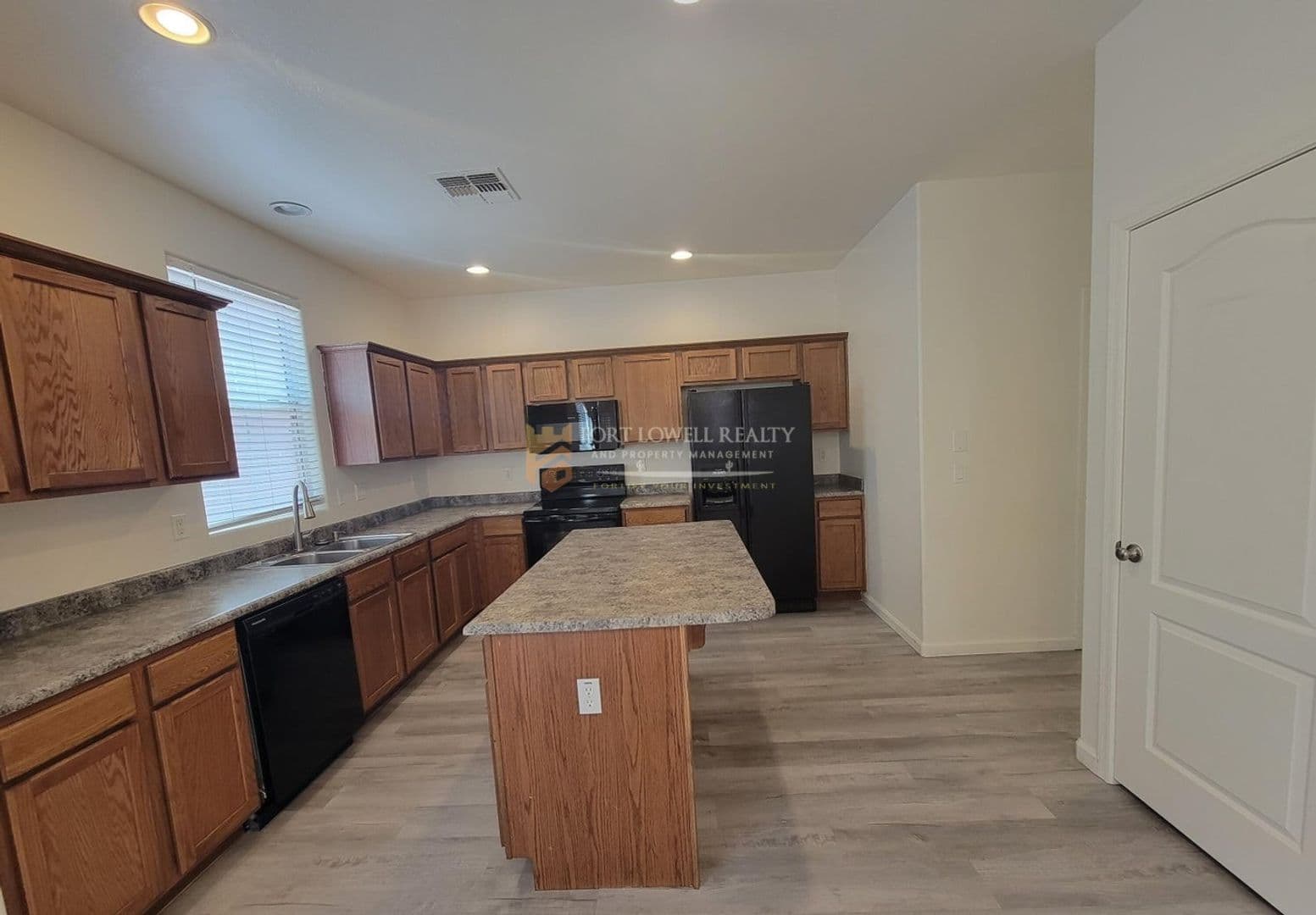 Laveen House: 7226 S 48th Glen