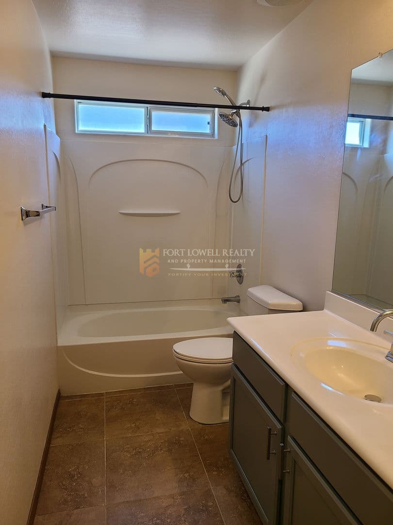 Buckeye House: 22263 W Shadow Dr