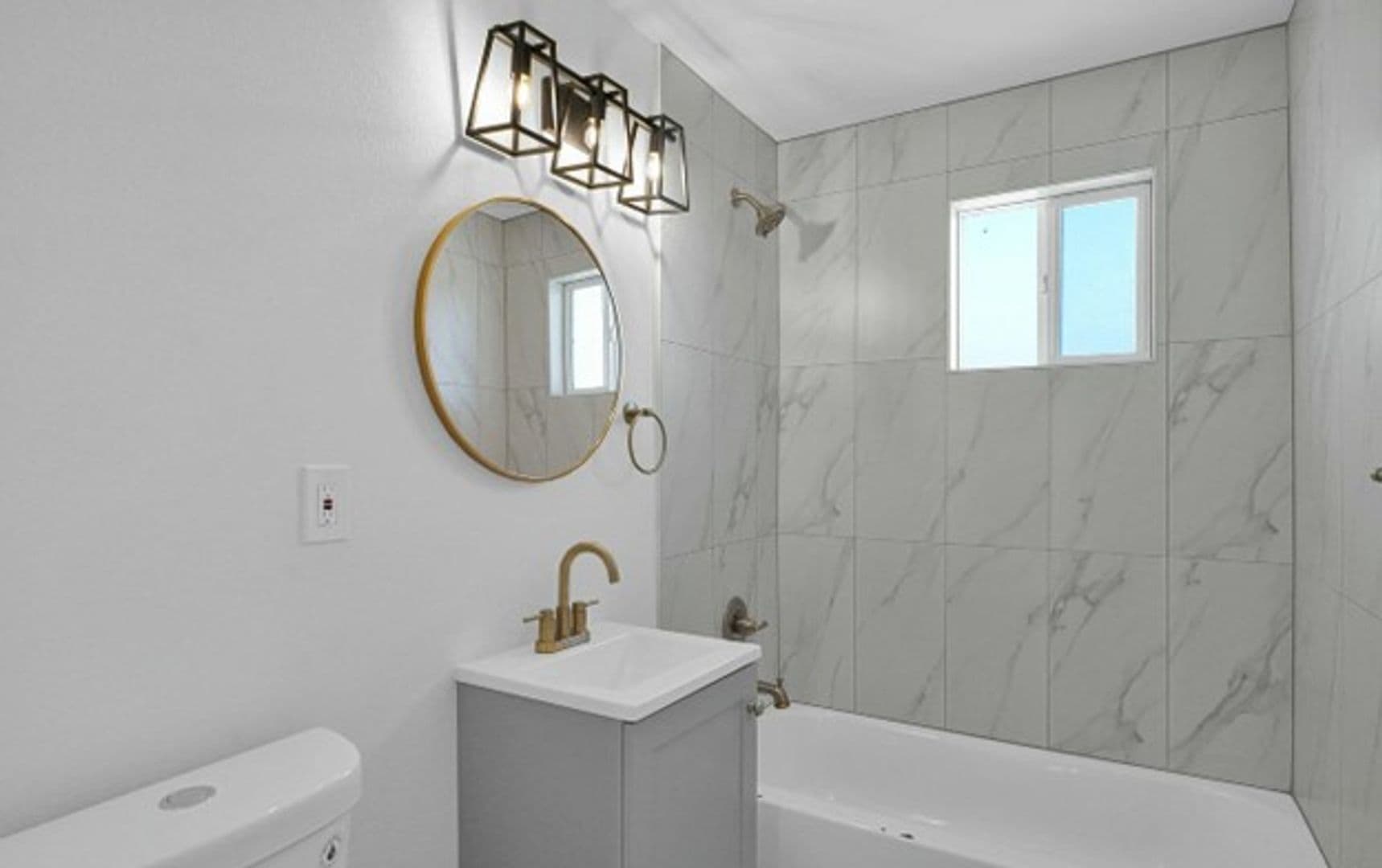 Buckeye Apartment: 202 S 2nd St