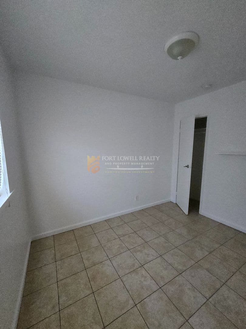 Avondale Apartment: 6 E Hill Dr Apt A