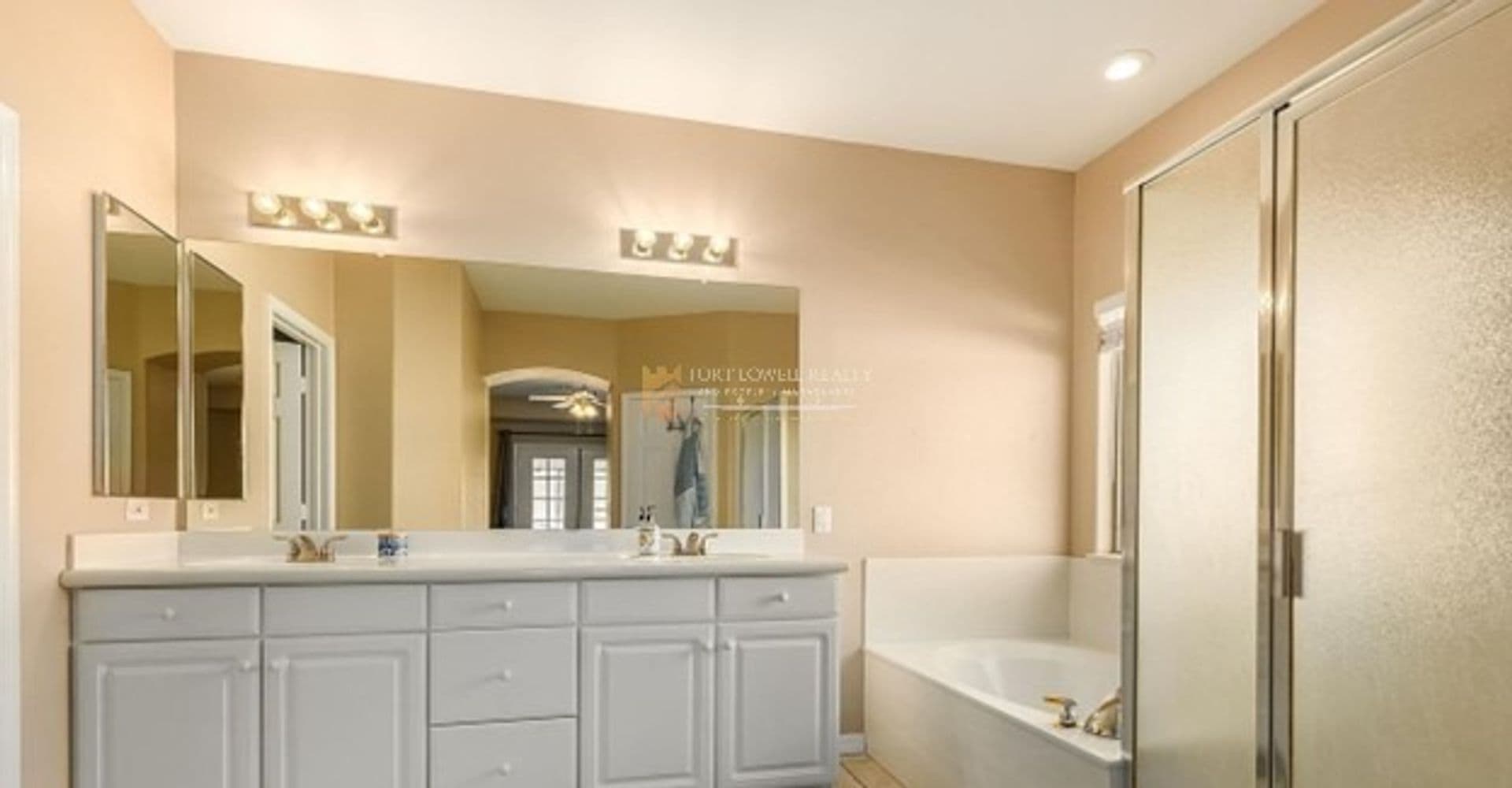 Glendale House: 7323 N 82nd Ave