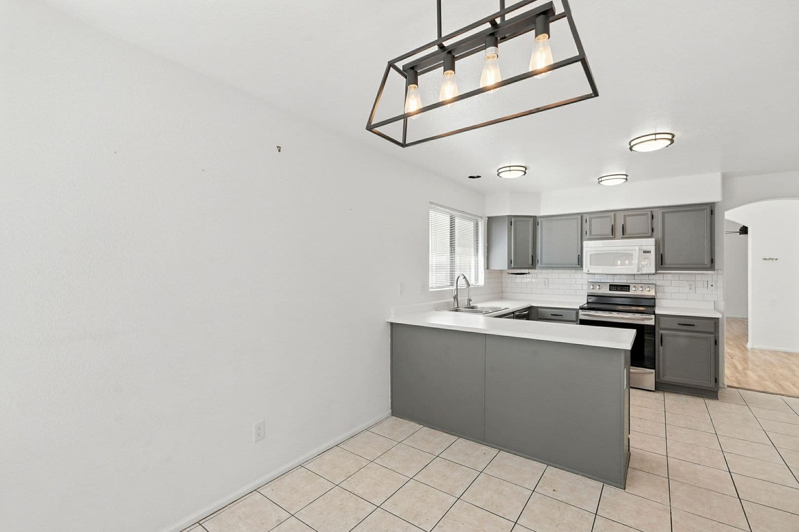 Phoenix House: 766 E Rosemonte Dr